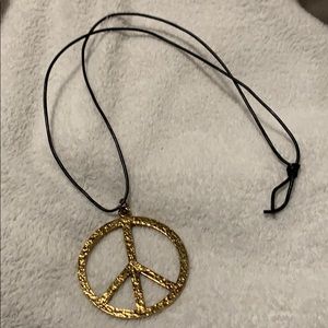 🌟free with $20 purchase. Fun Peace necklace.